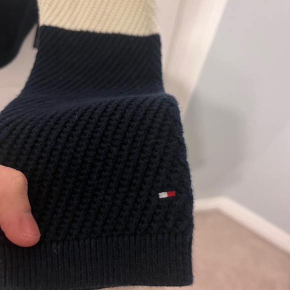 Tommy Hilfiger sweater - Picture 5 of 5